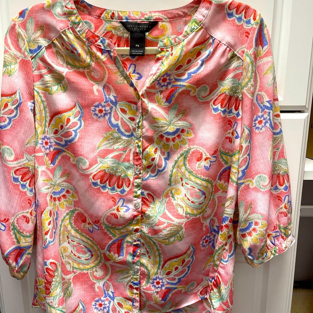 Investments pastel blouse. Size Petite small